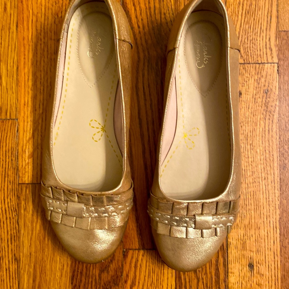 Clarks Somerset gold ballet style shoes size 10